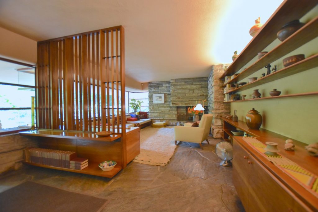 Guest room Fallingwater house