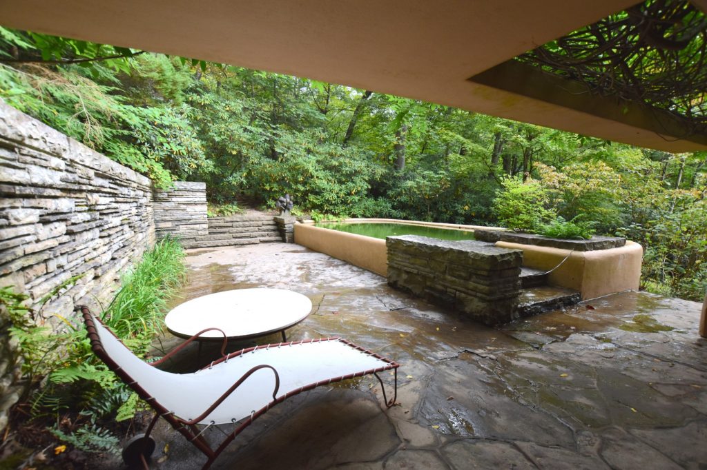 Swimming pool Fallingwater house Frank Lloyd Wright