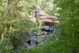 Masterpieces in Modern Architecture – FallingWater House by Frank Lloyd Wright