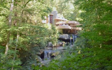 Masterpieces in Modern Architecture – FallingWater House by Frank Lloyd Wright